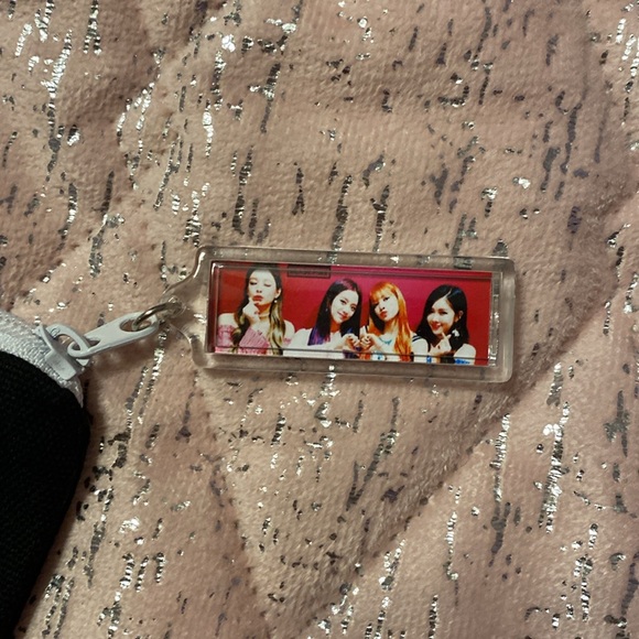Medium size makeup bag/ with blackpink written on it (k-pop) group - Picture 2 of 4